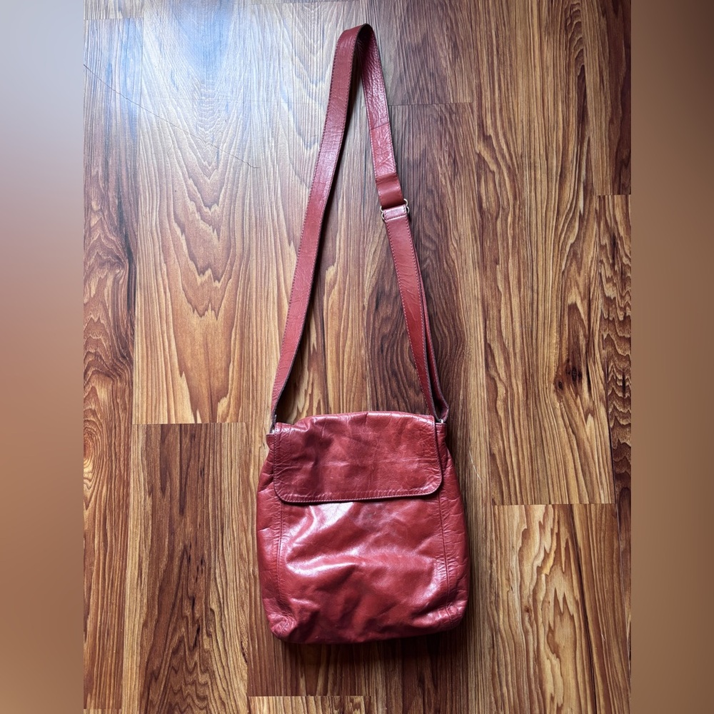 M0851 Red-Brown Leather Crossbody Bag Made in Canada